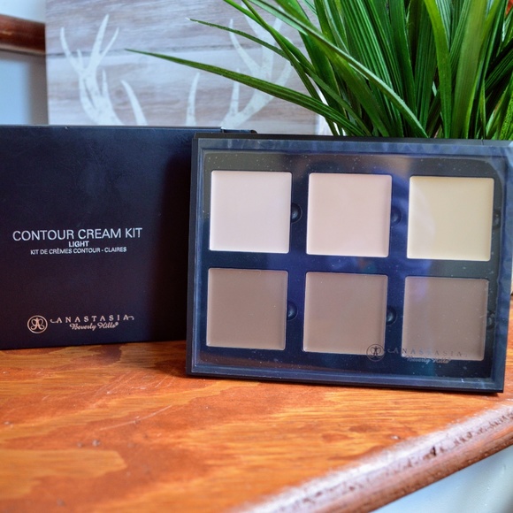 Anastasia Beverly Hills Other - Anastasia Beverly Hills Cream Contour Pallet Light